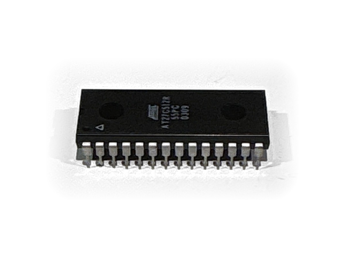 Atmel AT27C512R-55PC i 28-benet plastik-DIP set fra siden