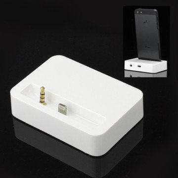 iPhone 5 Bordlader Docking Station med 3,5 mm Line Out og Lightning tilslutning - Hvid