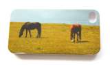 iPhone 4 cover med to heste på græs