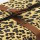 Leopard Kunstlæder Taske Stand med bælte og Spænde til iPad 2. 3. 4. Gen - Gul